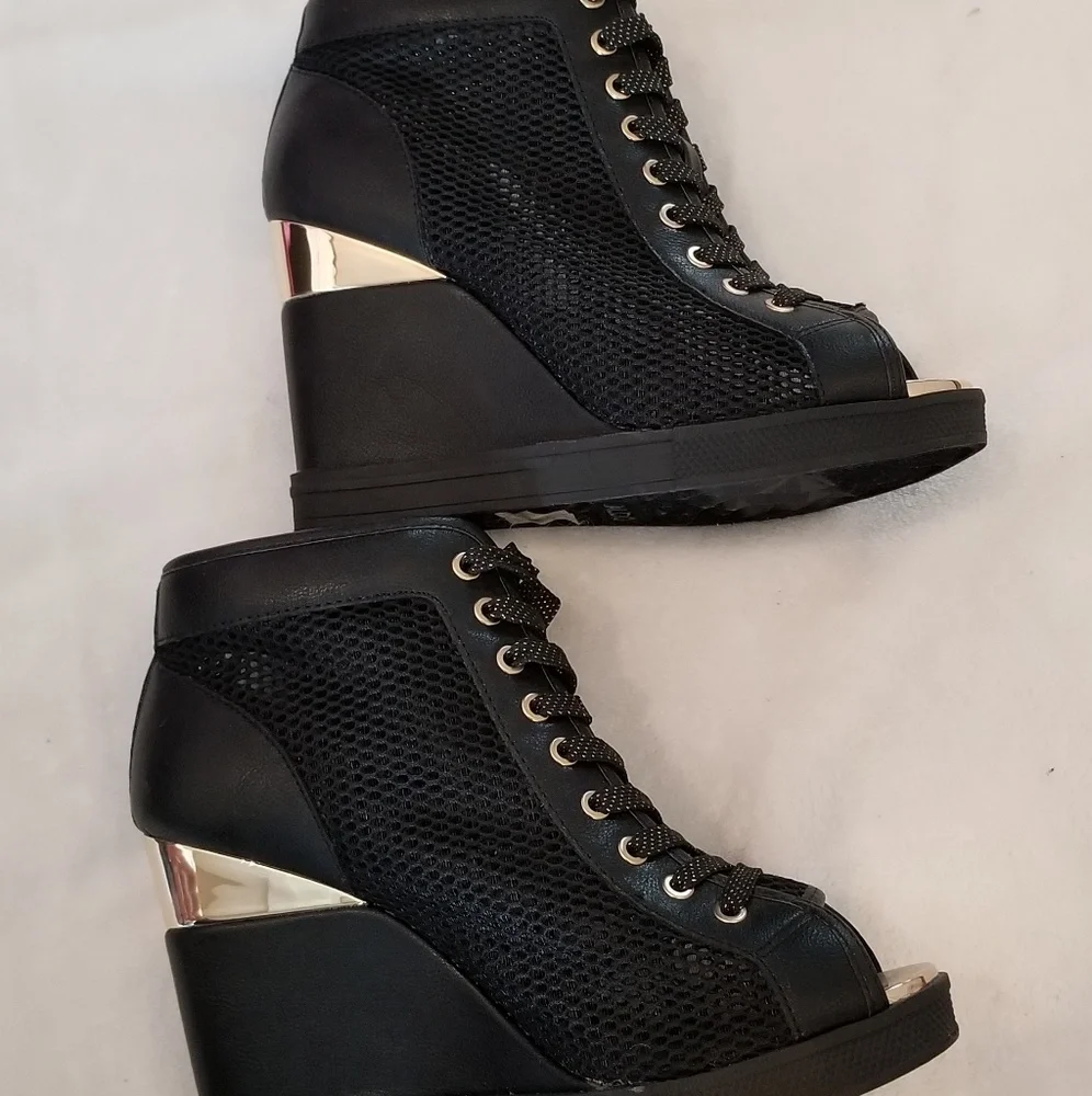 Peep toe mesh fishnet black gold lace up wedge